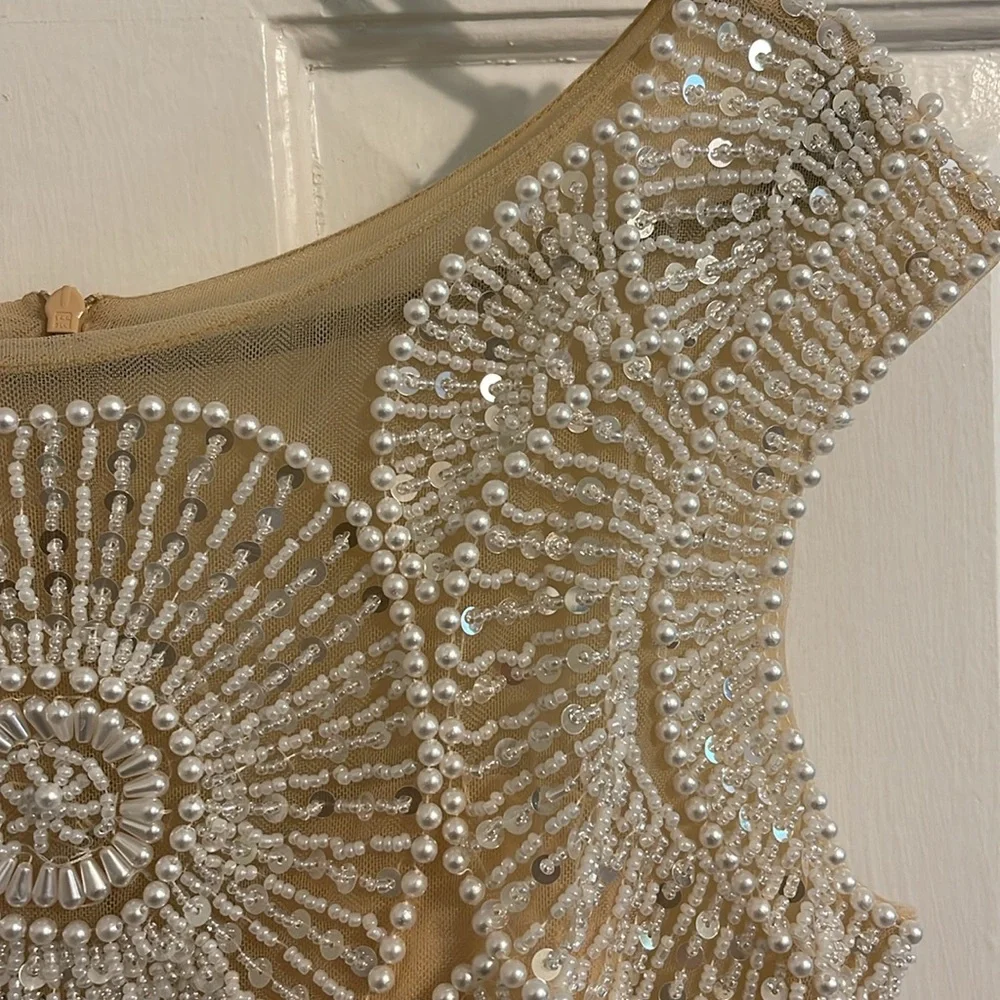 Wedding dress, never worn! - Picture 2 of 9